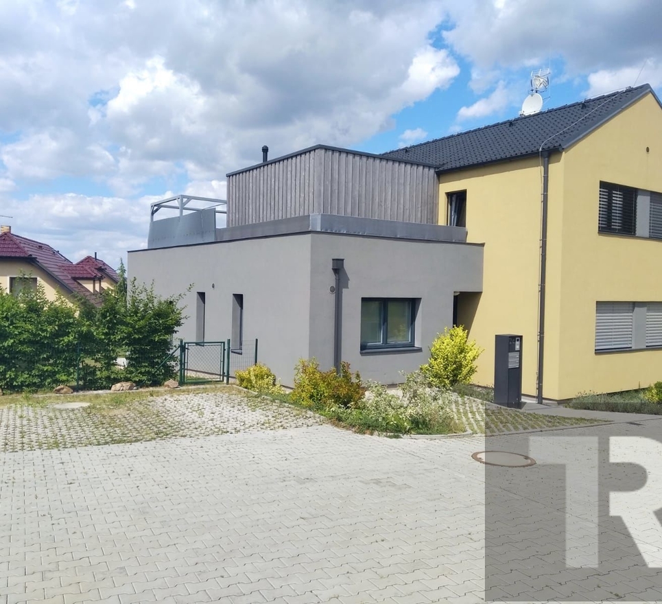 Prodej bytu v novostavbě v Plzni-Černicích, 3+KK, 90 m2, 50 m2 terasa + parkovací stání