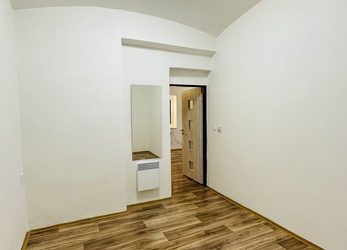 Prodej nově zrekonstruovaného rodinného domu 238 m2 v centru Teplic.