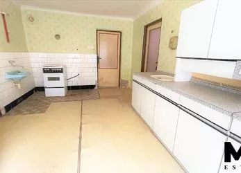 Prodej rodinného domu 300 m² , pozemek 531m²  v obci Budeč, Jindřichův Hradec