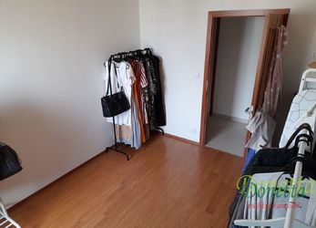 Pronájem pěkného bytu 3+kk, lodžie, garážové stání – Praha Zličín