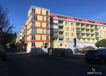 Pronájem bytu 2+kk, balkon, parkování, výtah, ulice Jateční, Karlovy Vary
