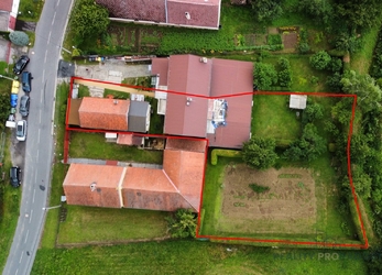 Prodej rodinného domu 3+kk (180 m2) se zahradou (1428m2) Komárov u Mladějovic (Olomouc)
