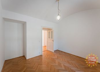 Praha, hezký prostorný byt 3+1 k pronájmu, 142,5m2, nezařízený, terasa, Vinohrady, Jana Masaryka