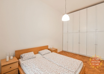 Zařízený byt 2+1 k pronájmu v atraktivní lokalitě Vinohrad, (65m2), balkón, ulice Mánesova.