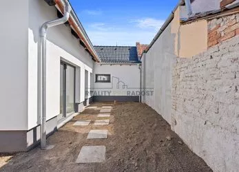 Prodej zrekonstruovaného domu 3+kk, 69,6m2, v obci Hroznová Lhota, okres Hodonín