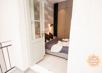 Praha, pronájem, jedinečný nezařízený luxusní byt 5kk po rekonstrukci, 212m2, 4x koupelna, Pařížská