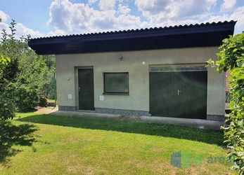 Prodej třípodlažního rodinného domu s garáží  na pozemku 1.101 m2 v Sedlčanech okres Příbram