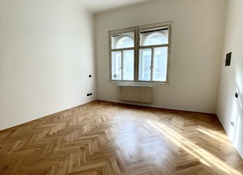 Nabízíme k pronájmu vybavený byt 3+kk 110 m2 s balkonem, Praha 1 - Staré Město