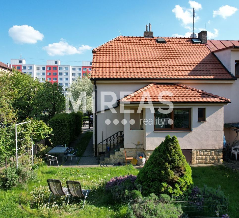 Praha 20 - Horní Počernice, prodej rodinného domu na pozemku o celkové výměře 479 m2.