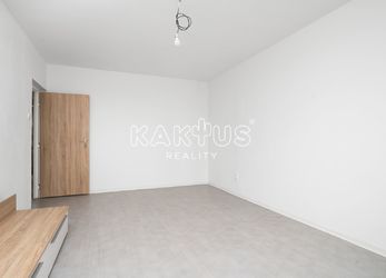 Pronájem bytu s lodžií 2+1 o výměře 57 m2, ulice Haškova, Karviná Ráj