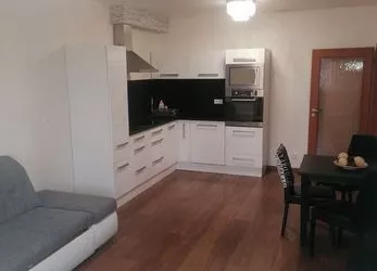 Prodej, byt 3+kk, 66 m2, Benešov