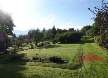 Sušice - Pod Svatoborem; pěstěná zahrada 977 m2 s dřevěnou chatou, el. a vodou