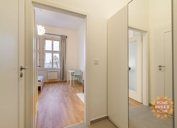 Praha 1, plně vybavený apartmán 1+kk (32,30 m²) k pronájmu, luxusní lokalita- ulice Petrská