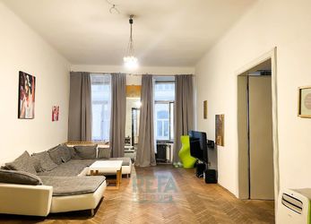 Nabízíme k prodeji byt 4+1 o velikosti 167 m2 s parkovacím stáním, Praha 1 - Krakovská ulice