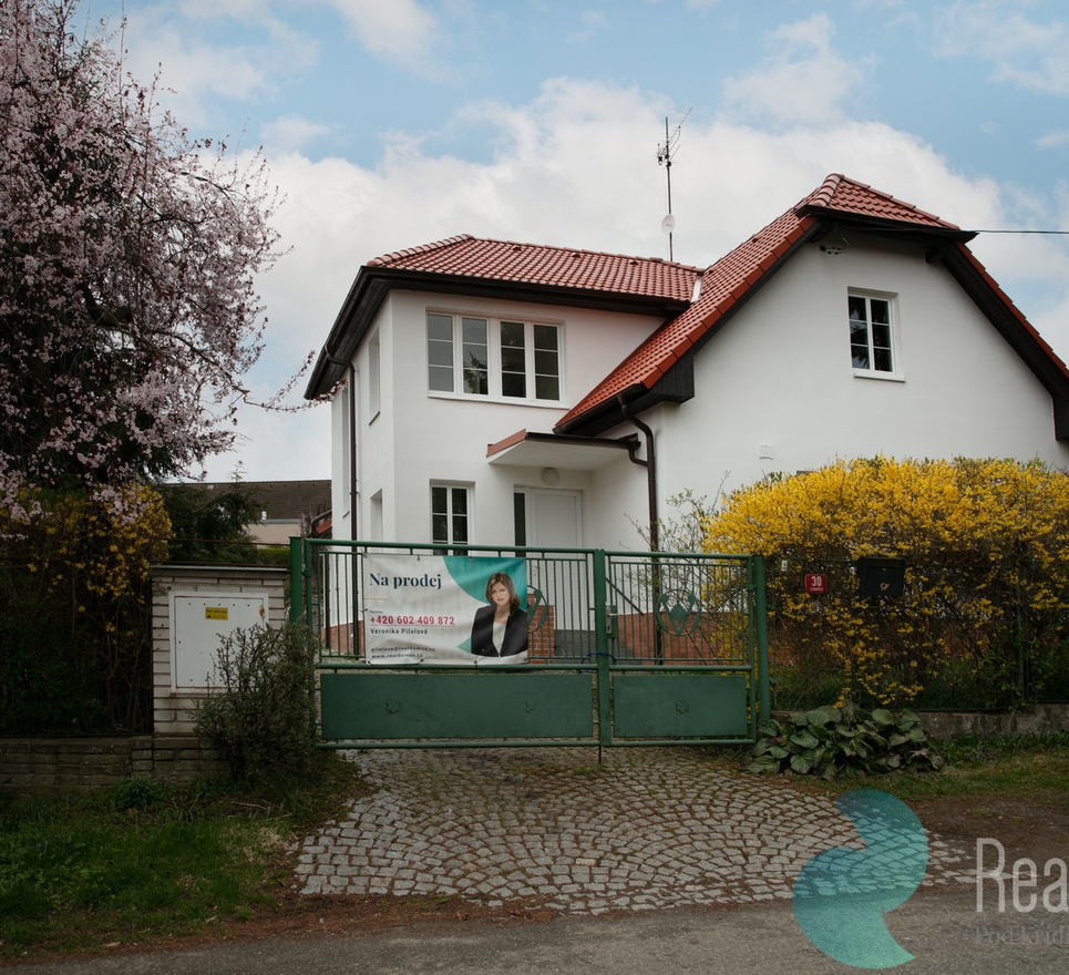 Prodej, rodinný dům, Strančice, 6+1, zahrada 918 m2