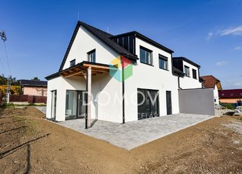Nový rodinný dům 10 + 2x KK s terasami, zahradou a parkováním, Berounsko