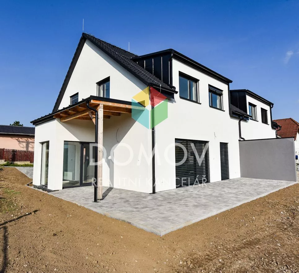 Nový rodinný dům 10 + 2x KK s terasami, zahradou a parkováním, Berounsko