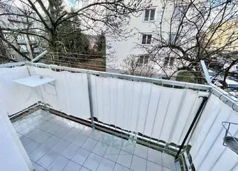 Slunný byt 2+1 k pronájmu s balkonem 52 m2, Praha 6 - Dejvice