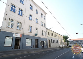 Nezařízené kancelářské prostory 108m² k pronájmu, ulice Na Zátorách, parkování, Praha 7