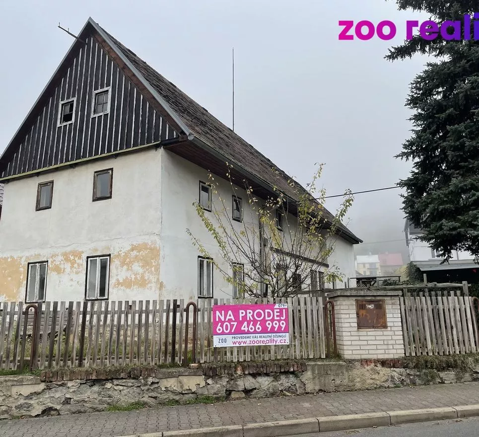 Prodej rodinného domu 195 m2 před rekonstrukcí v obci Velké Březno.