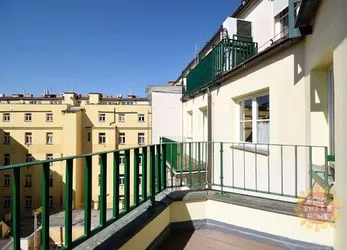 Pronájem Praha - Nové Město, světlý nezařízený byt 2+kk, po rekonstrukci, 70 m2