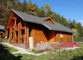 Srbice u Mochtína u Klatov; rodinný dům (4+kk; 112,5 m2) se zahradou 897 m2 pod lesem s výhledem