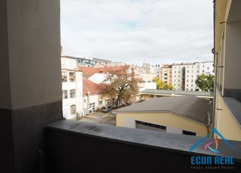 Pronájem světlého bytu 2+kk po rekonstrukci,  54m2, Nádražní ulice, Praha 5 Smíchov