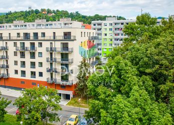 Nový, cihlový byt 4+kk s balkonem  a venkovním parkovacím  stáním v centru Berouna