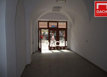Pronájem nebytového prostoru  s výlohou v přízemí v Olomouci, ulice Denisova
