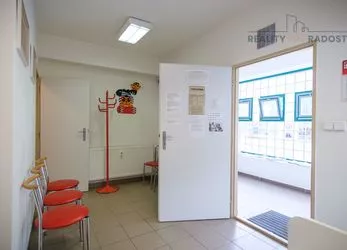 Pronájem nebytového prostoru - obchodní prostor - provozovna - ordinace - kanceláře, 62 m2, Olomouc