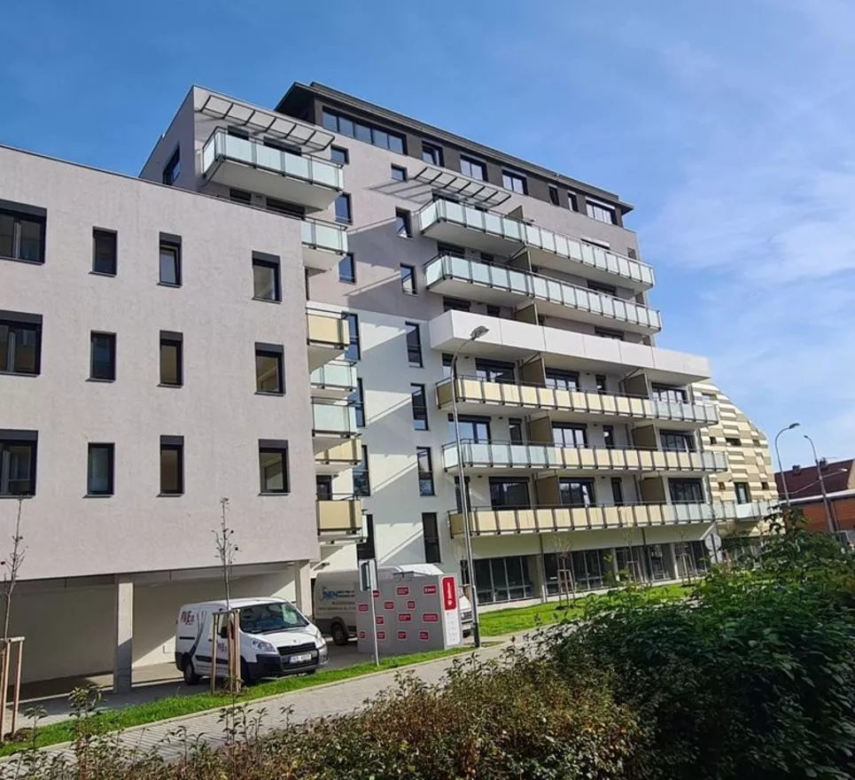 Nový zděný byt 3+kk s terasou a parkovacím stáním v Českých Budějovicích - Rezidence Oskarka