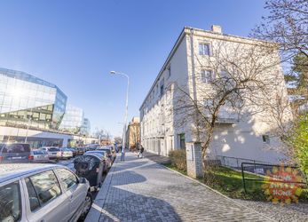 Krásný zařízený byt 2+1 k pronájmu (52m2) s balkónem (3,2m2), ulice Kladenská, Praha 6.