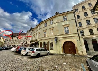 Pronájem, mezonetový byt 4+kk s malovanými stropy, Praha - Staré Město