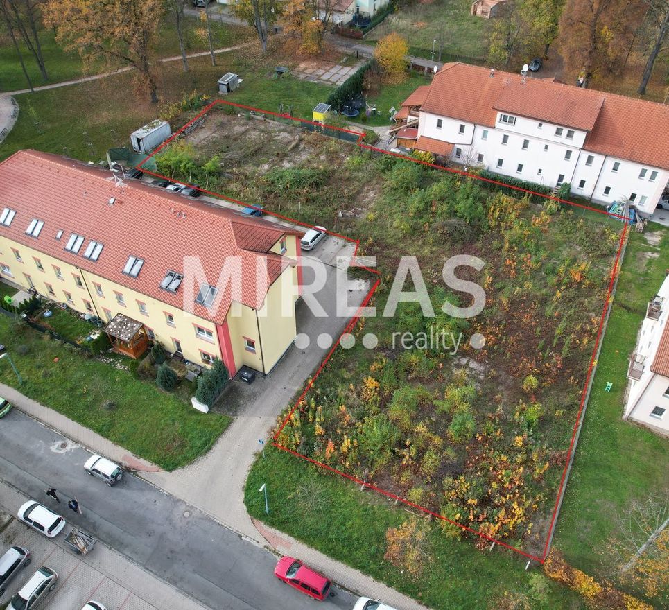 Milovice, prodej pozemku 2185 m2 určeného ke stavbě bytového domu , okr. Nymburk.