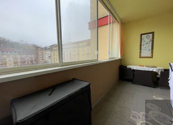 Prodej byt 3+kk, zasklený balkon, ulice Jateční, Karlovy Vary