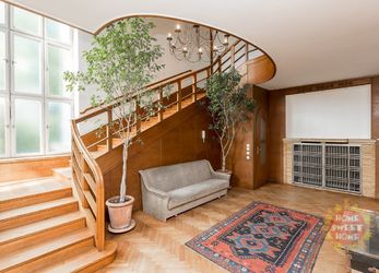 Pronájem krásné vily 7+1 na Hanspaulce, 398 m2, garáž, zahrada, Praha 6