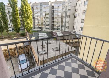Bubeneč, zařízený byt k pronájmu 3+1 (105m2), ulice Národní obrany, balkón, parkování, od 1/1/2023.