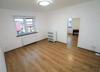 Pronájem prostorného bytu 2+1 ( 60m² ) s balkonem v Brně - Medlánky, klidné ulici Turistická