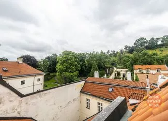 Praha, luxusní, kompletně zařízený mezonetový byt 4+1 k pronájmu ( 221m2), Vlašská, Malá Strana,