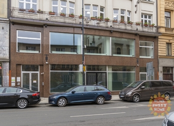 Pronájem restaurace nebo obchodního prostoru v Hybernské ulici na Praze 1 ( 526 m2)