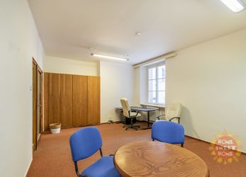 Reprezentativní nezařízené kancelářské prostory k pronájmu (22,5 m2), ulice Michalská, Staré Město,