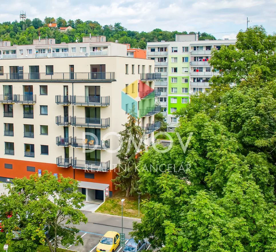 Nový, cihlový byt 3+kk s balkonem a venkovním parkovacím stáním v centru Berouna