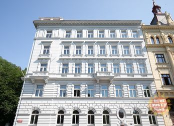 Rezidenční bydlení, pronájem pokoje 18m2 po rekonstrukci, ulice nám.Kinských, Praha 5, od 16.2.23
