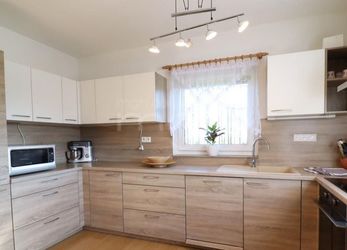 Prodej novostavby rodinného domu s pozemkem 4049 m2
