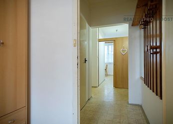 Prodej bytu 4+1, 84 m2, s lodžií a sklepem, ul. Dlouhá, Olomouc - Lazce.