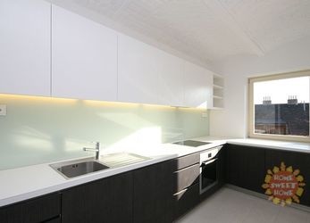 Praha, pronájem, nezařízený mezonetový byt 3kk (130m2), terasa, klimatizace, Bubeneč, ul. U Akademie
