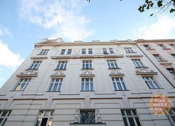 Praha, pronájem, nezařízený mezonetový byt 3kk (130m2), terasa, klimatizace, Bubeneč, ul. U Akademie