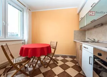 Pronájem bytu 1+1 s balkónem (39,51 m2), garážové stání, ul. Za Valem, Praha 4 - Kunratice
