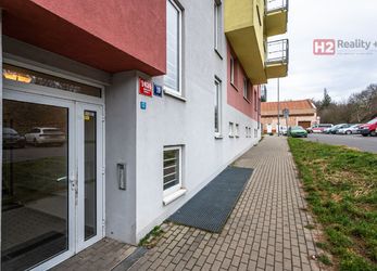 Pronájem bytu 1+1 s balkónem (39,51 m2), garážové stání, ul. Za Valem, Praha 4 - Kunratice