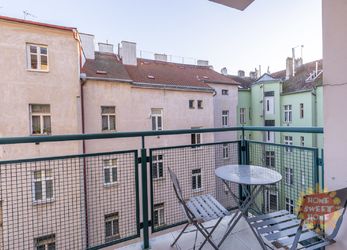 Praha 8, moderní byt 2+kk k pronájmu 58m2, balkón, ulice Na Žertvách.